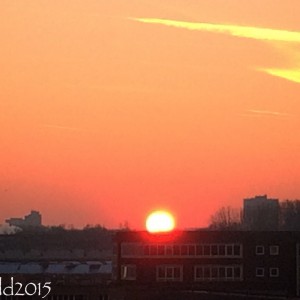 Sunset yang muncul disaat masih ada es dimana-mana. Lovely