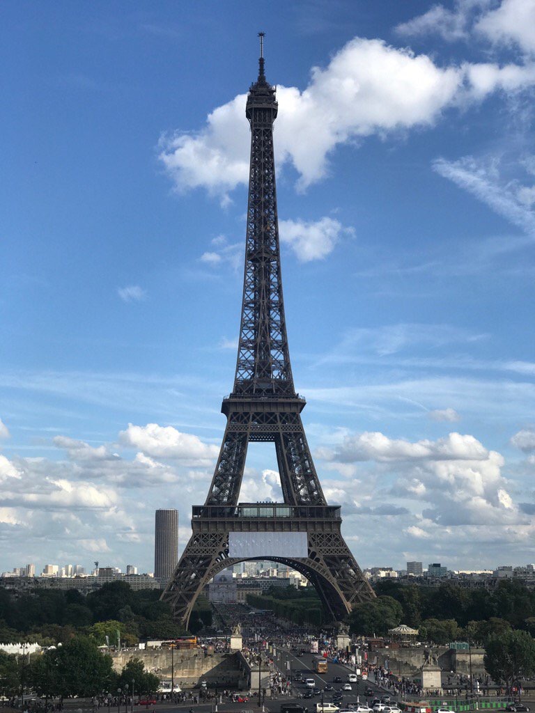 Eiffel Tower jepretan suami