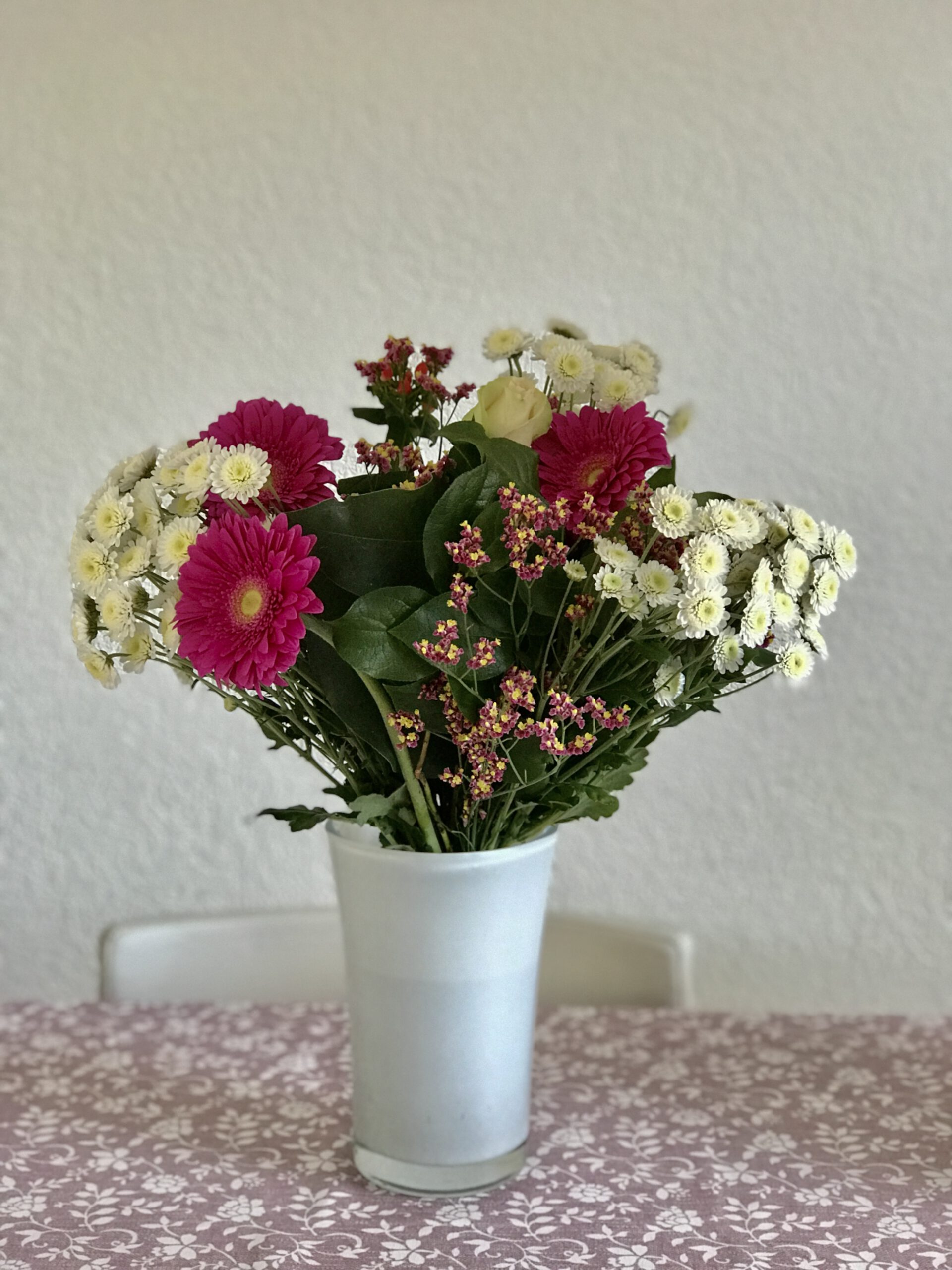 Bunga dari tetangga setelah saya dinyatakan lulus ujian menyetir mobil