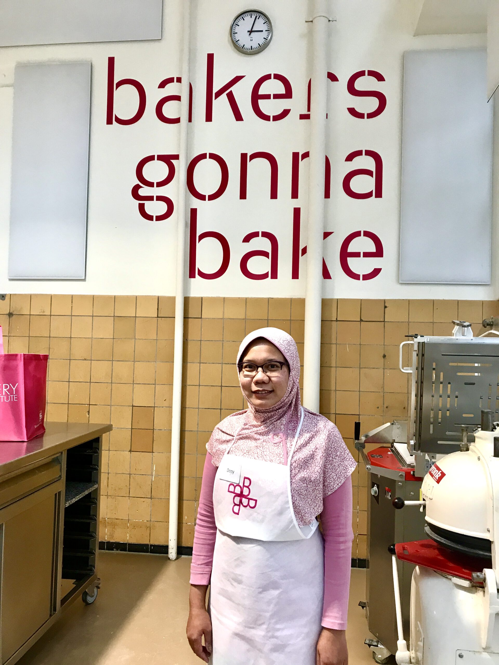 Mejeng di kelas roti